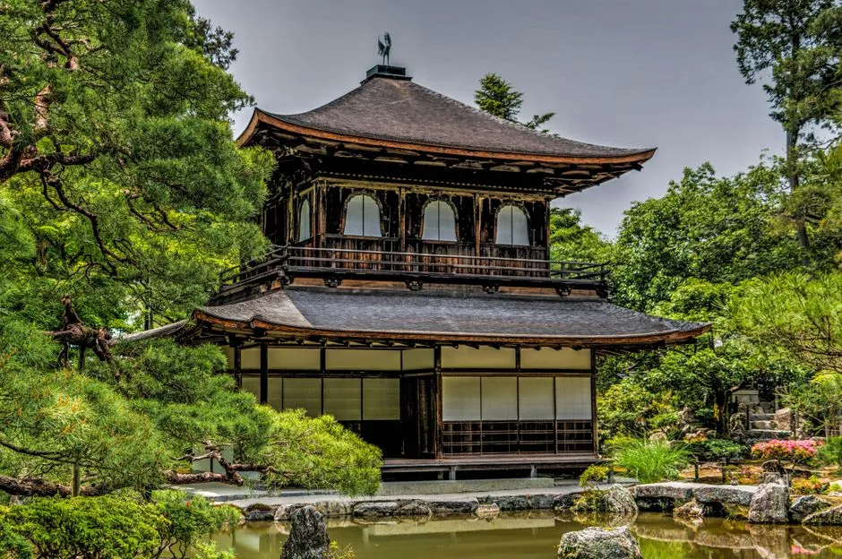 銀閣寺の観音殿と庭園